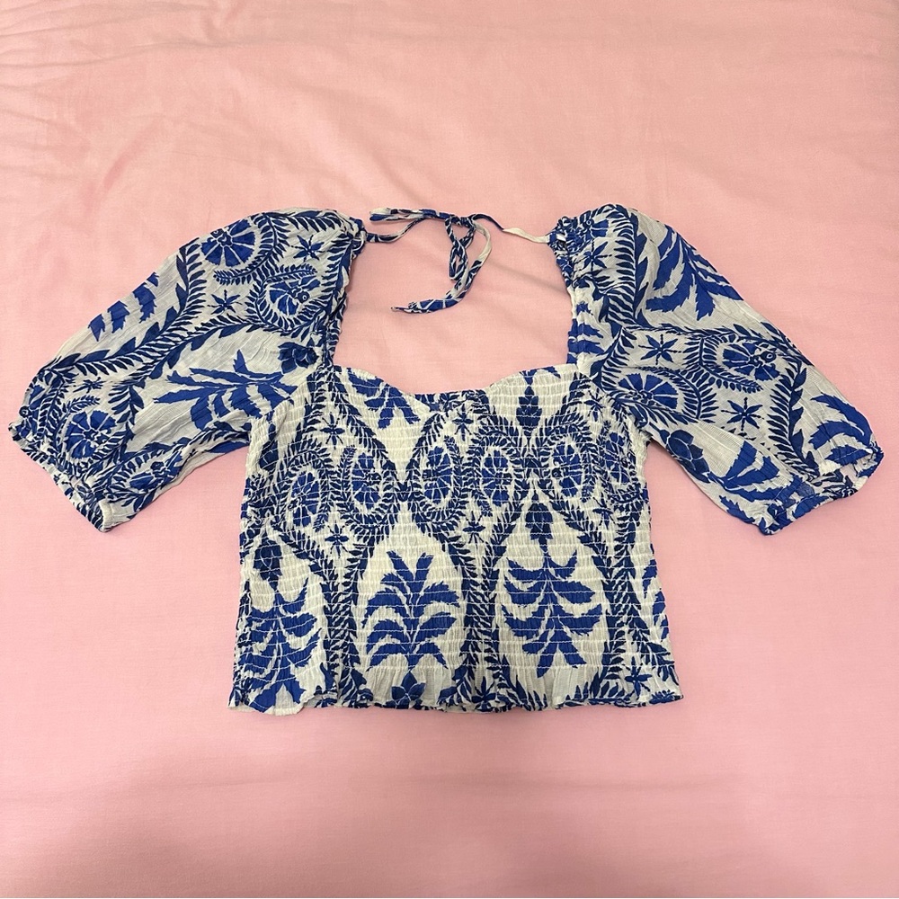 H&M Blue and white patterned blouse